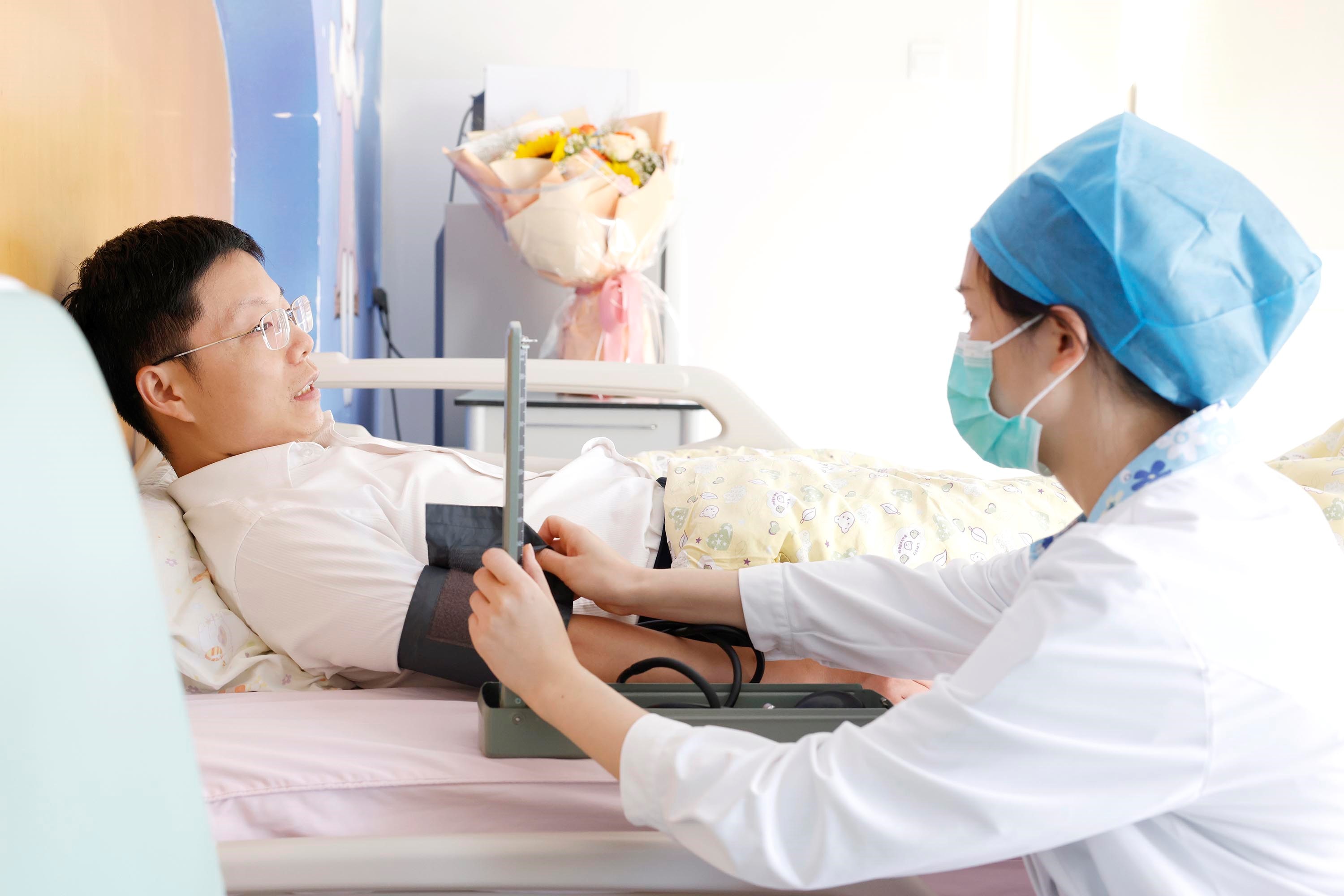 捐献造血干细胞延续生命希望——苏州市民何朝阳救助19岁少年